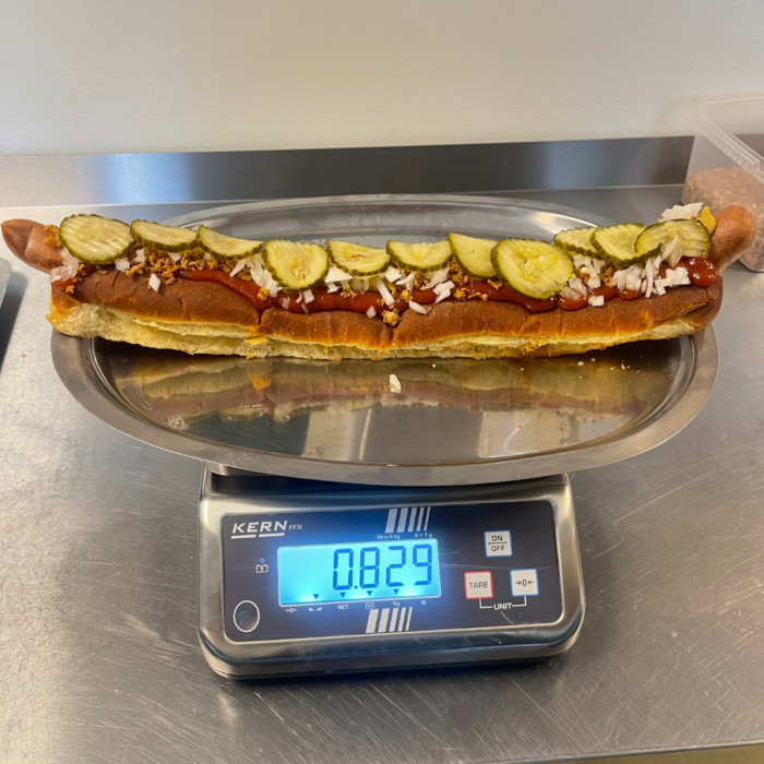 XXL Hotdog Pakke | 4 stk. 50 cm Frankfurtere & 4 stk. Gigantbrød